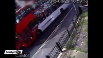 İngiltere'de yolcu otobüsleri kafa kafaya çarpıştı