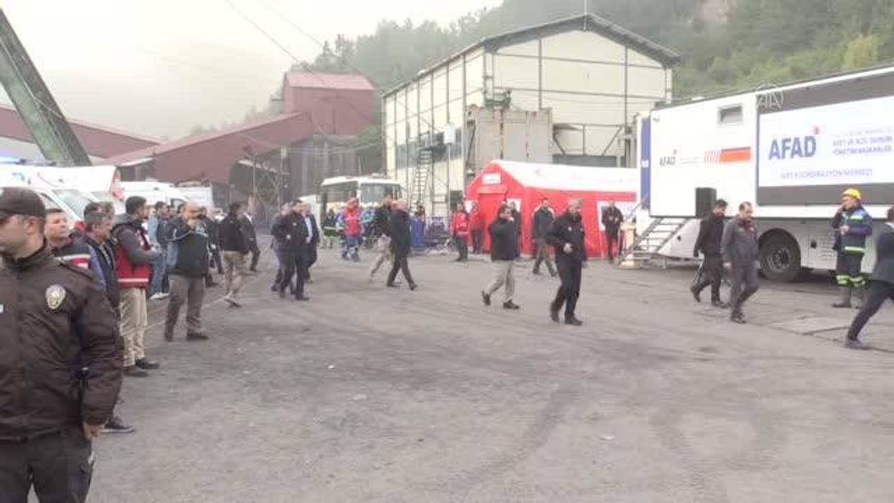 Son dakika haberleri... Amasra'da patlama yaşanan maden ocağındaki arama kurtarma çalışmaları sürüyor (4)