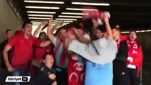 Lens'te milli maç coşkusu