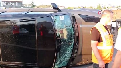 TEM’de lüks cipi taşıyan kurtarıcı devrildi