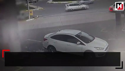 Lastiği patlatıp araçtan çantayı çaldılar