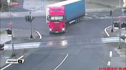 Dikkatsiz sürücü şans eseri kurtuldu