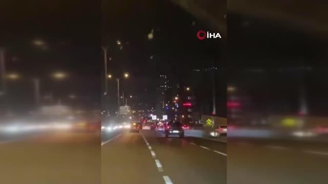 Son dakika haberleri | Esenyurt'ta makas atarak yarışan gençlerin kaza anı kamerada