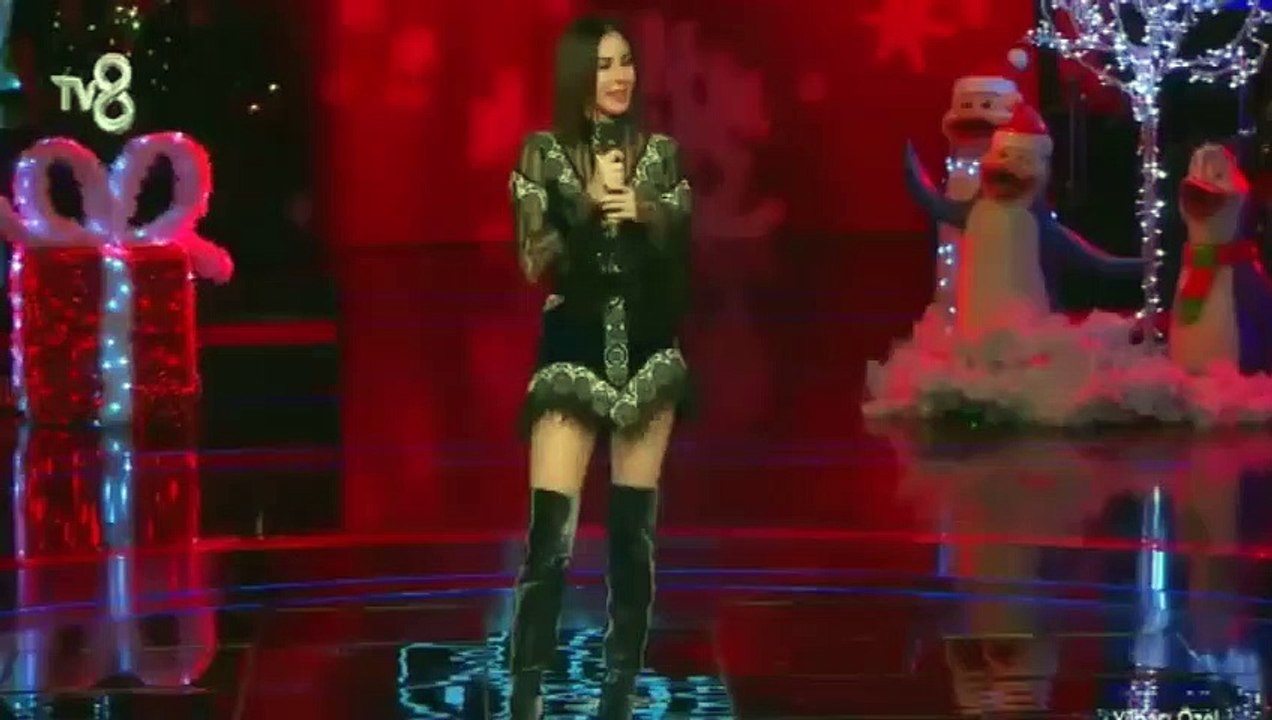 Cem Yılmaz ve Defne Samyeli okul arkadaşı çıktı