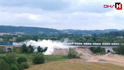 Çekya'da kireç treninin raydan çıkıp devrildi