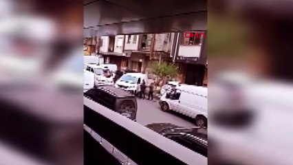 İstanbul'da sokak ortasında döner bıçaklı tartışma! "Seni doğrayacağım çocuk"