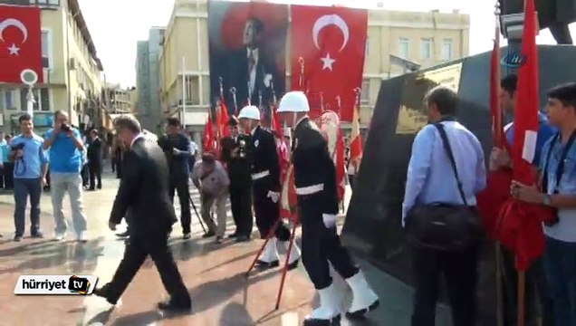 Polise, çelenk sunumunda selamı geç verdin cezası