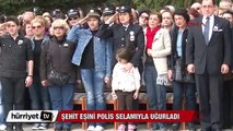 Şehit eşini polis selamıyla uğurladı