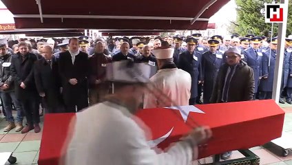 Şehidin annesi cenazede fenalaştı, kızının gözyaşları yürek dağladı