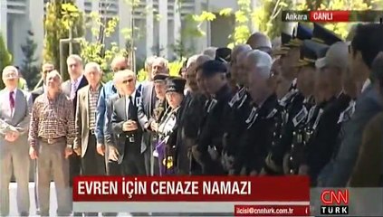Kenan Evren'e cenaze namazında protesto