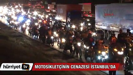 Motosikletçinin cenazesini yüzlerce motosikletli karşıladı