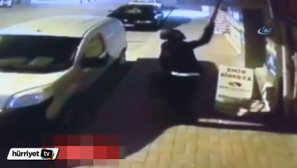 Hırsızın 80 bin liralık cep telefonu çalma anı kamerada