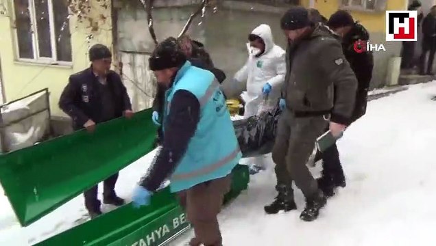 Bıçaklanmış bir kadın ile yanmış bir erkek cesedi bulundu