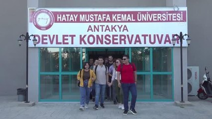 Son dakika gündem: Otizmli Ertuğrul, hayalini kurduğu konservatuvarı kazanmanın mutluluğunu yaşıyor