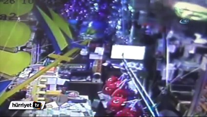 İşe alınmayınca kasadaki telefonu çaldı