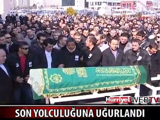 EŞİNE GÖZYAŞLARIYLA VEDA ETTİ