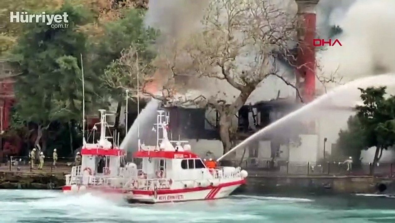 İstanbul Çengelköy'de Vaniköy Camisi'nde yangın çıktı
