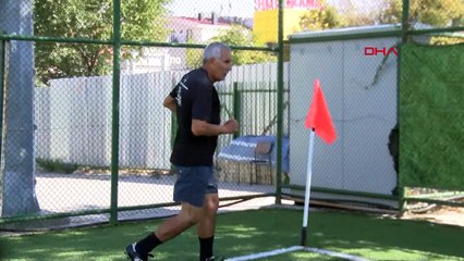 73 yaşındaki Şerif Kunt: Hedefim en yaşlı futbolcu olmak