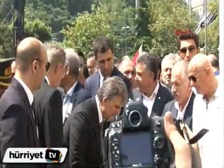 Gül Seba'nın cenazesinde Hakan Şükür ile el sıkıştı