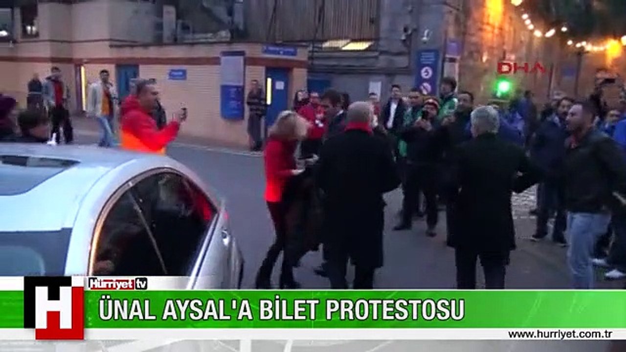 ÜNAL AYSAL'A MAÇ ÖNCESİ PROTESTO