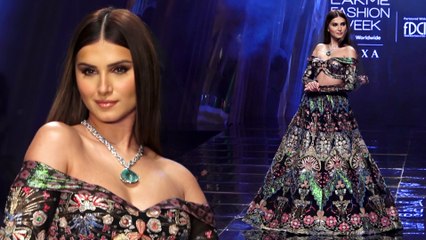 तारा सुतारिया ने रैंप पर लगाया ग्लैमरस का तड़का