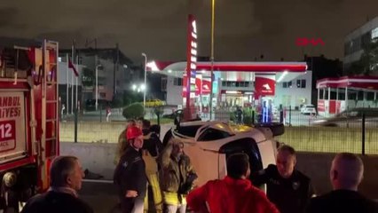 EYÜPSULTAN'DA BARİYERLERE ÇARPIP TAKLA ATAN ARACIN SÜRÜCÜSÜ YARALANDI