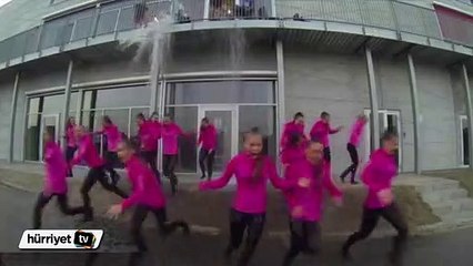 Rus kızlar çığlık çığlığa kaçıştılar