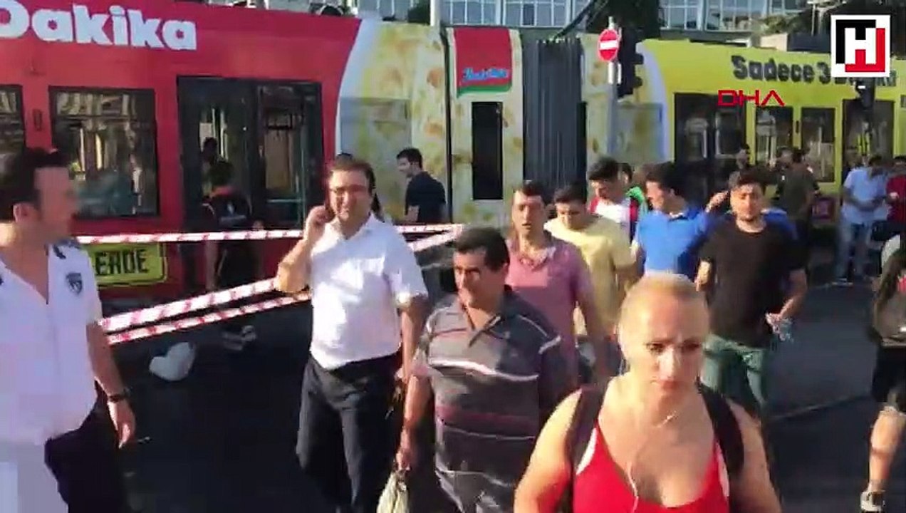 Cevizlibağ'da tramvaya su tankeri çarptı