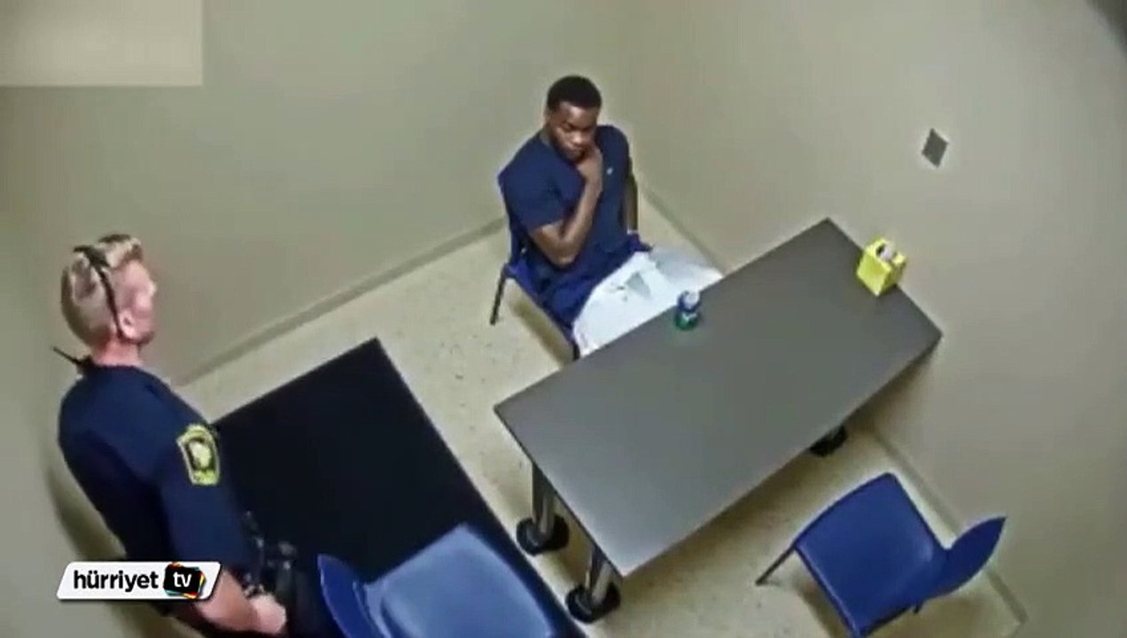 Cinayet zanlısı görüşme odasında polisin silahı çekmek istedi