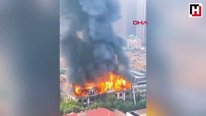 Çin'de 100 yıllık otelde büyük yangın