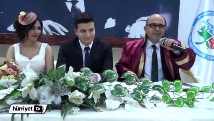 Polis çifte nikahta kelepçe sürprizi