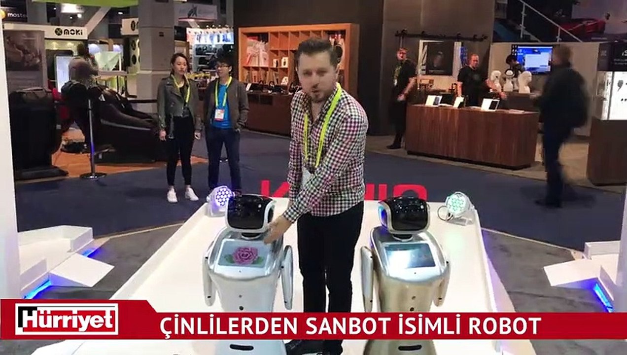 Çinlilerden Sanbot isimli robot