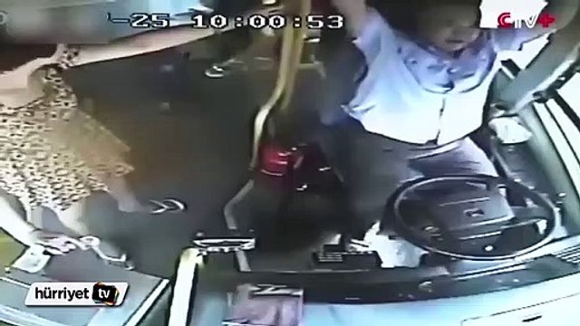 Otobüs şoförü direksiyon başında fenalaştı