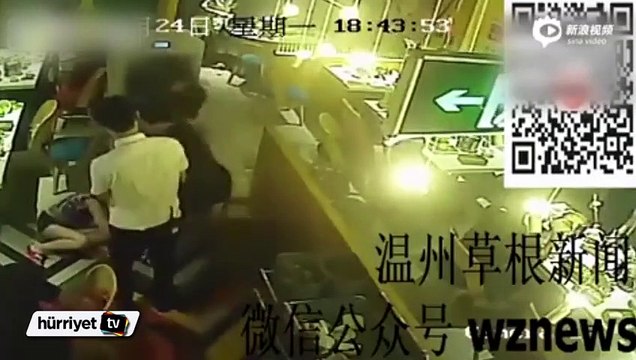 Garson tartıştığı kadın müşterinin üzerine çorba döktü