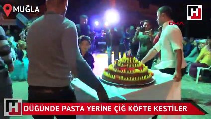 Düğünde pasta yerine çiğ köfte kestiler