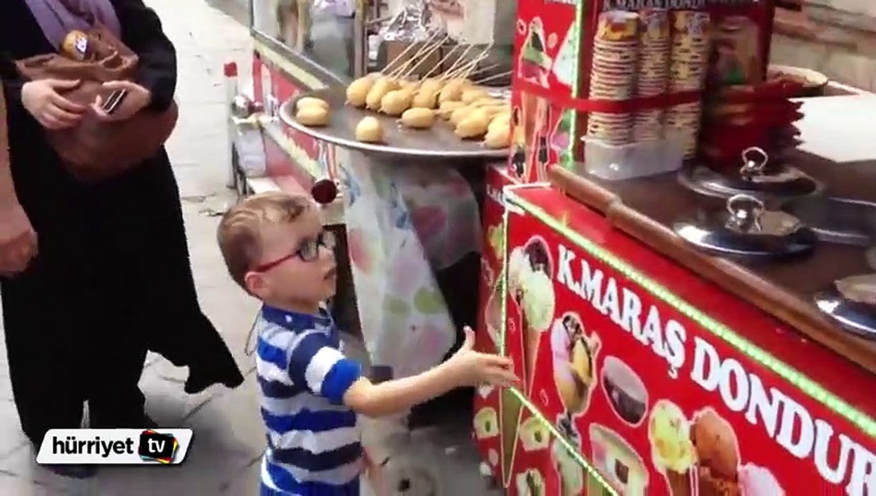 Maraş dondurması ile çocuk çıldırtmak