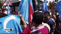 Çinli sanılan kadın turist Uygur Türkleri eyleminde tartaklandı