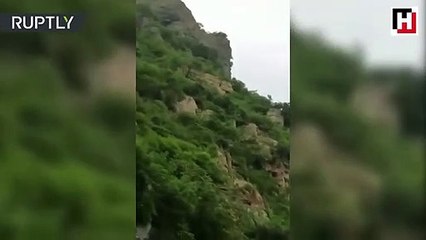 Çin'deki toprak kayması kamerada