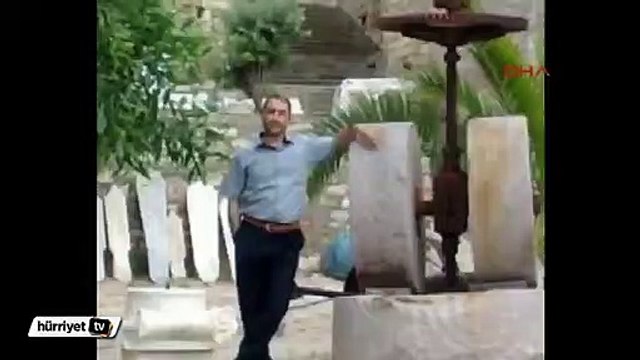 Eşiyle ilişkisi olduğunu düşündüğü adamı sokak ortasında öldürdü