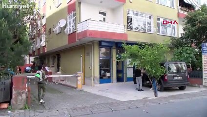 Polis gelene kadar başında bekledi