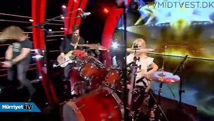 10 yaşındaki davulcu görenleri şaşkına çevirdi