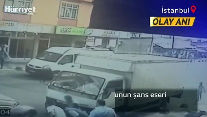 Otomobil çarpan üç kız çocuğunun şans eseri kurtuluşu kamerada
