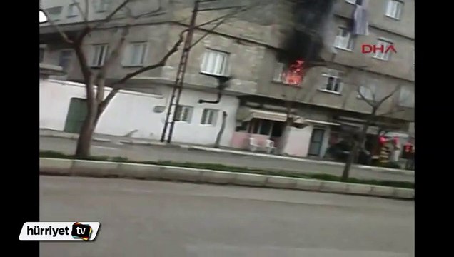 İki küçük çocuğun hayatını kaybettiği korkunç yangın amatör kamerada