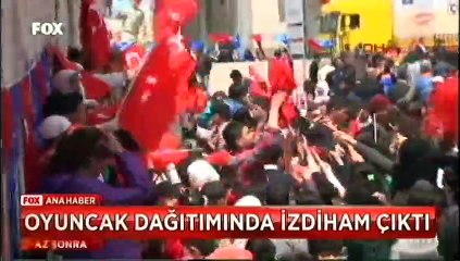 Suriyeli çocukların oyuncak izdihamı