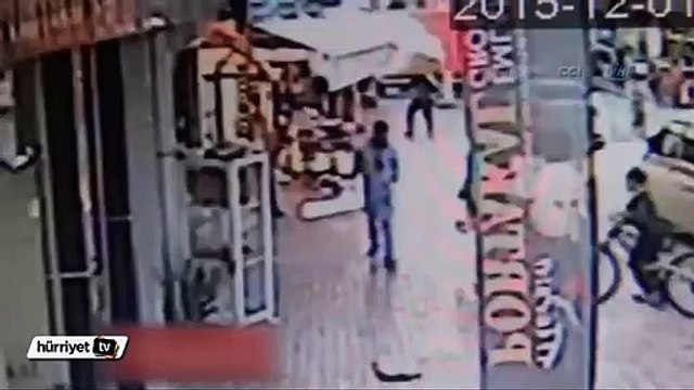 Sevgilisine kızdı sokak ortasında cinsel organını kesti