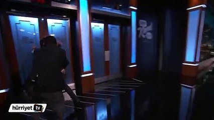 Colin Farrell'a canlı yayın sırasında hayranından öpücük