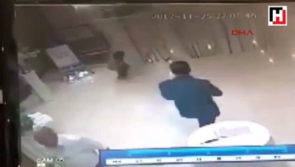 Çocuk otelde takın altında kaldı