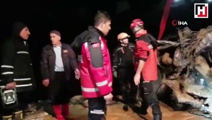 Cizre'de feci olay! Otomobil sele kapıldı