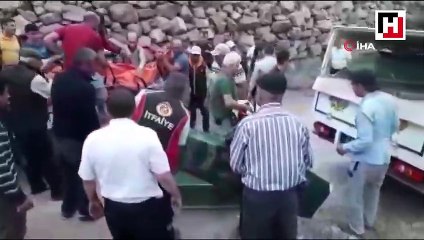 Traktör uçuruma yuvarlandı: 3 ölü, 1 yaralı