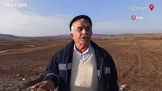 Korkutan görüntü...İbrahim köyü göleti kuraklık nedeniyle kıyıdan yaklaşık 100 metre çekildi
